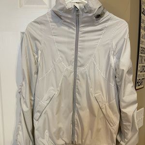 women’s size 4 white and grey Lululemon rain/wind zip up jacket